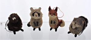 Goodsright Decor Holiday Decorative Buri Woodland Animal Hanging Accessory Christmas Tree Ornament Set with String Hanger (4 Pack)
