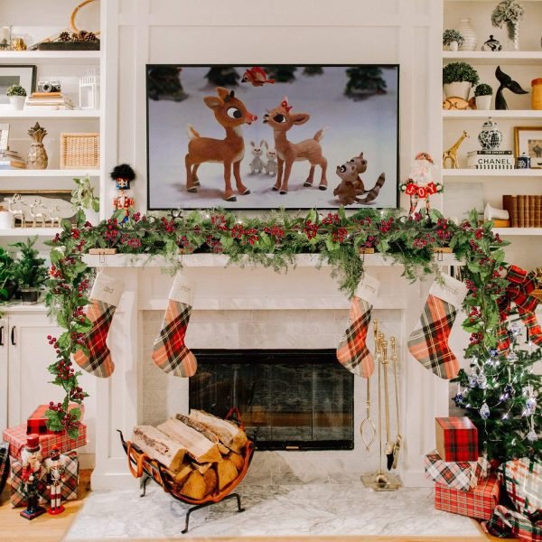Goodsright Decor 6FT Red Berry Christmas Garland, Flexible Artificial Berry Garland for Indoor Outdoor Home Fireplace Decoration for Winter Christmas Holiday New Year Decor