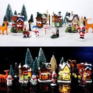 Goodsright Decor 31 Pcs Christmas Village Figurines Decoration Set Lighted LED Christmas Village Houses with Figurines and Snow Blanket Roll for Christmas Town Scene Desktop Ornaments Battery Operated Landscape Decor