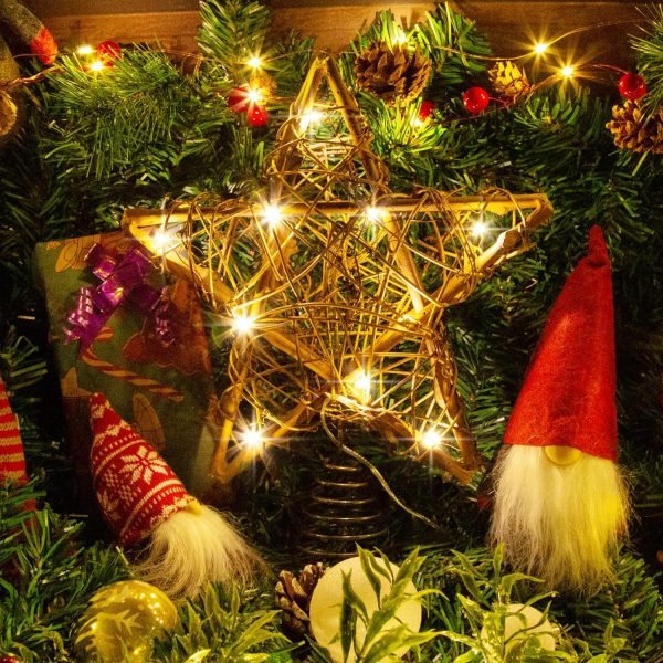 Goodsright Decor Christmas Tree Topper Farmhouse Christmas Decor Christmas Tree Decorations Rattan Natural Christmas Tree Star with 10 Warm LED Lights for Rustic Christmas Ornaments Holiday Seasonal Decoration 10 Inch